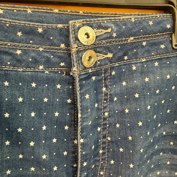 Stitch Star 5" Inseam Distressed Denim Shorts Size 24W in Blue With Star Pattern - Picture 3 of 9